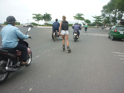 Không được trượt patin trên đường