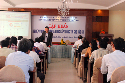 Hơn 90 cán bộ tập huấn nghiệp vụ phát ngôn và cung cấp thông tin cho báo chí