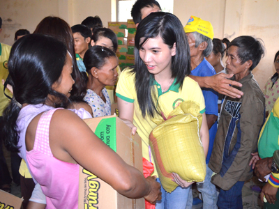 Trao 100 suất quà cho đồng bào dân tộc thiểu số thôn Suối Lau