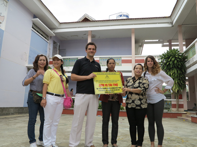 Six Senses Ninh Van Bay tặng quà từ thiện cho hai trường mầm non ở Khánh Sơn