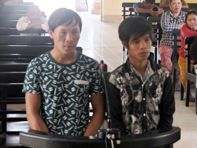 Lãnh án tù vì đập phá nhà dân