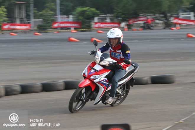 Ảnh chi tiết xe số phun xăng điện tử Honda Blade 125 Fi