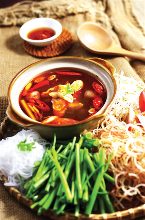 Lẩu gân cá chua cay