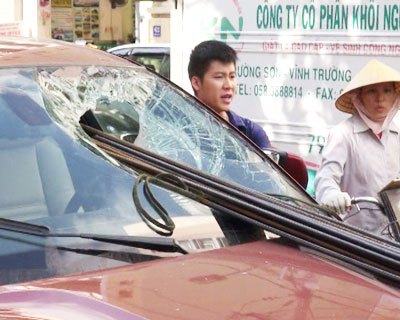 Cảnh báo tình trạng xe ba gác chở sắt gây tai nạn