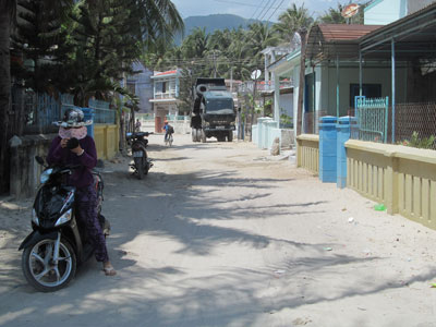 Cuộc sống người dân gặp khó