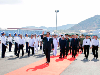 Những hình ảnh về Lễ thượng cờ tàu ngầm Hà Nội và TP. Hồ Chí Minh