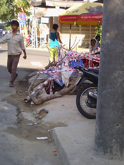 Cần thay mới biển báo giao thông