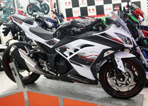 Kawasaki Ninja 300 ABS 2014 về Việt Nam