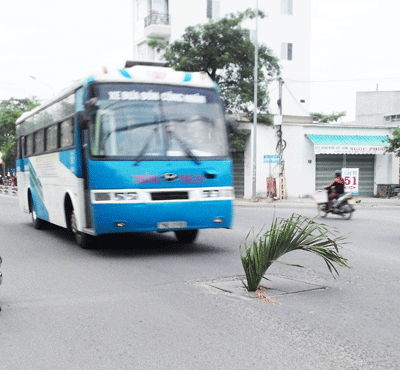 Cần thay nắp hố ga