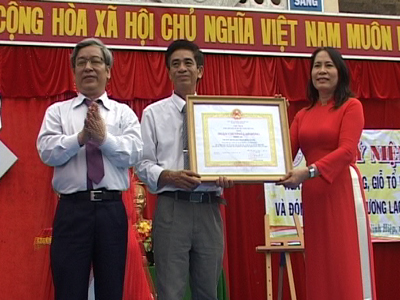 Đón nhận Huân chương Lao động hạng Nhì