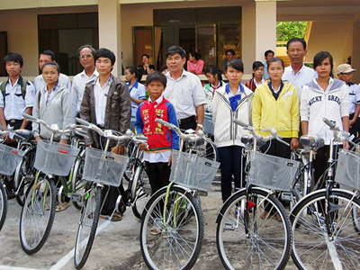 40 chiếc xe đạp đã được trao cho học sinh nghèo hiếu học