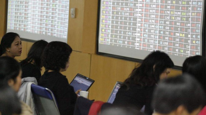 Dòng tiền âm thầm rút khỏi chứng khoán