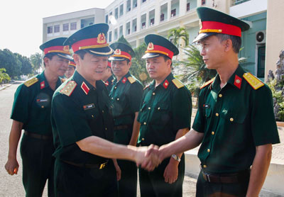 Làm việc với Trường Đại học Thông tin liên lạc