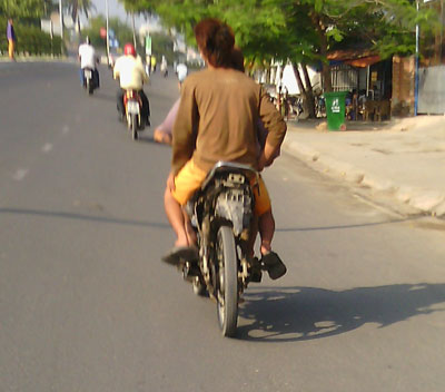 Xe máy quá đát vẫn vô tư lưu thông