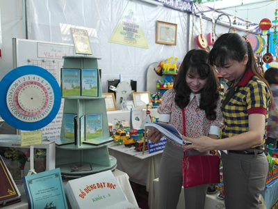 Trưng bày 640 thiết bị dạy học tự làm