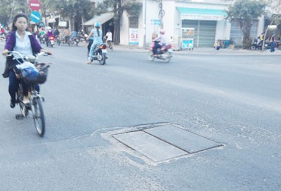 Đã thay nắp hố ga