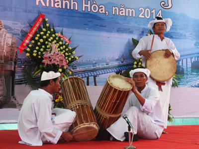 Hòa tấu nhạc cụ truyền thống của người Chăm