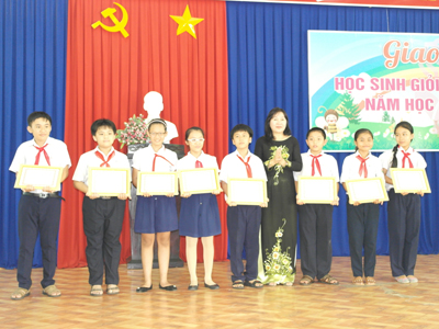 Đội học sinh Cam Ranh đạt giải nhất