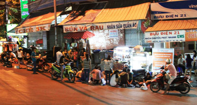 Vỉa hè, lòng đường bị lấn chiếm