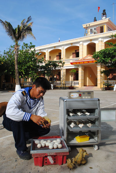 Quà đất liền ở Trường Sa