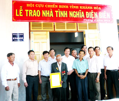 Trao nhà tình nghĩa Điện Biên cho cựu chiến binh