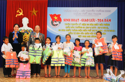 Giao lưu - tọa đàm kỷ niệm 39 năm ngày giải phóng quần đảo Trường Sa (29-4), giải phòng miền Nam thống nhất đất nước (30-4)