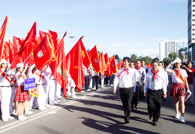 Các đại biểu tham gia lễ duyệt Đội