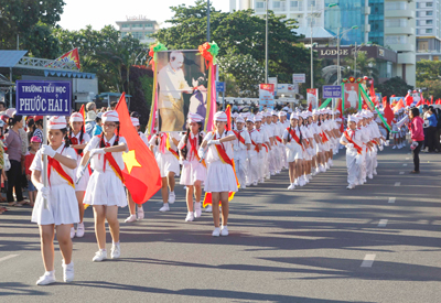 Liên đội Trường Tiểu học Phước Hải 1 tham gia diễu duyệt