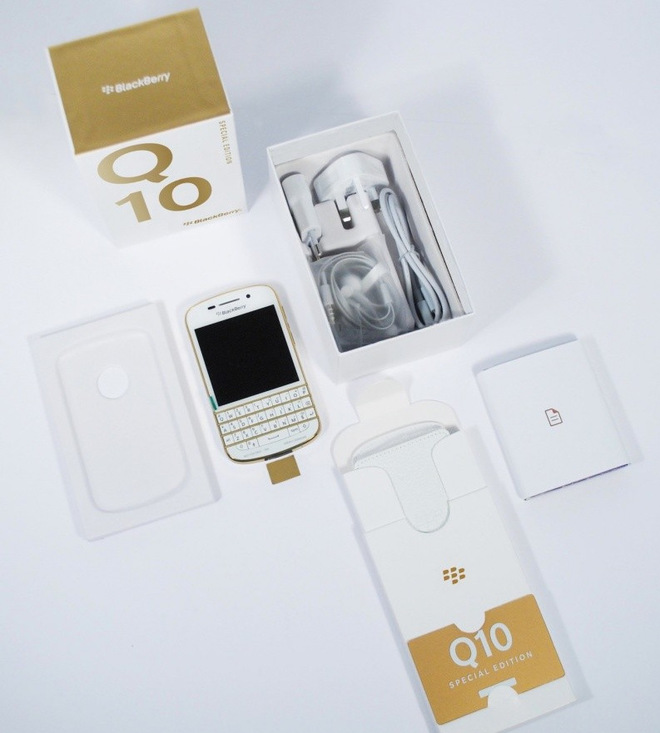 BlackBerry Q10 bản vàng đặc biệt giá 17 triệu đồng