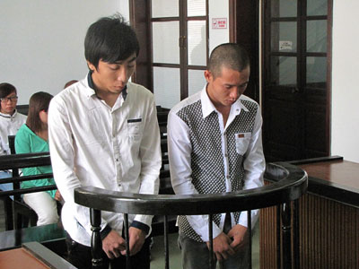 Giật giỏ xách để… trả tiền thuê xe máy