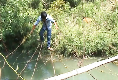 Nguy hiểm khi qua cầu treo