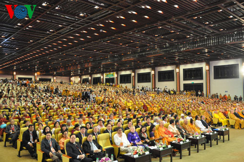 Đông đảo lãnh đạo các giáo hội, hệ phái Phật giáo, nhà nghiên cứu Phật học cùng phật tử trong và ngoài nước tham dự lễ khai mạc Đại lễ Phật đản LHQ 2014