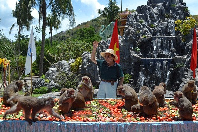 Hơn 2 tấn trái cây sẽ được dùng để tổ chức tiệc buffet cho khỉ tại Lễ hội Hoa quả sơn 2014.