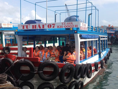 Trước thực trạng chất lượng của tour du lịch 4 đảo giảm, các doanh nghiệp du lịch đã liên kết, đồng thuận để nâng cao chất lượng tour này.