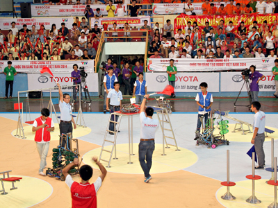 Xác định 8 đội thi đấu đêm chung kết Robocon Vietnam 2014