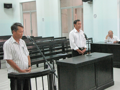 Sáng nay (12-5), phúc thẩm vụ trộm điện: Bị cáo khai mâu thuẫn