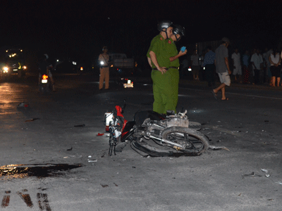 Xe máy tông nhau, 4 người thương vong