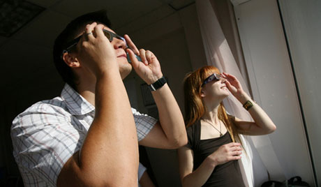 Nhật Bản phát minh kính xác định mức độ mệt mỏi và buồn ngủ