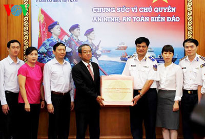 Trao quà của Chủ tịch nước tặng các lực lượng Cảnh sát biển và Kiểm ngư