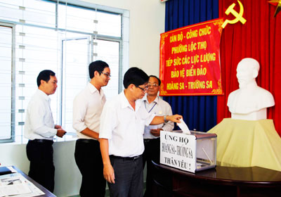 Ủng hộ 1 ngày lương vào Quỹ &quot;Chung sức vì biển đảo quê hương&quot;