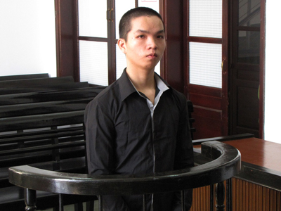 Trộm xe máy ở tiệm Internet