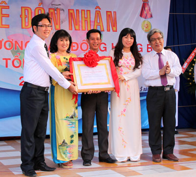 Hermann Gmeiner Nha Trang High School awarded third-class Labor Medal