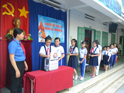 Sinh hoạt ngoại khóa "Chung tay bảo vệ Hoàng Sa - Trường Sa"