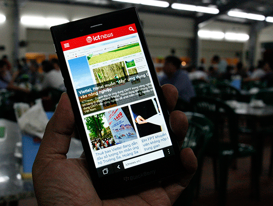 Ngắm chiếc BlackBerry Z3 đầu tiên "cập bến" Việt Nam