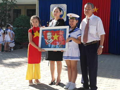 Ủng hộ 77 triệu đồng cho Quỹ "Chung sức bảo vệ chủ quyền Biển Đông"