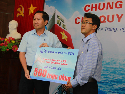 VCN ủng hộ 500 triệu đồng vào chương trình "Chung sức bảo vệ chủ quyền biển Đông"