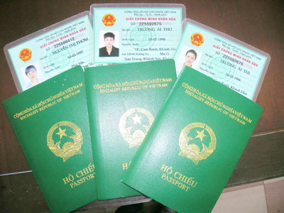 Bằng giấy khai sinh, hộ khẩu giả, Nguyễn Thị Sáng, Đỗ Nguyễn Uyển Châu và Nguyễn Thị Thơ đã xin cấp CMND và hộ chiếu bằng tên tuổi khác nhưng vẫn bị phát hiện, ngăn chặn kịp thời.