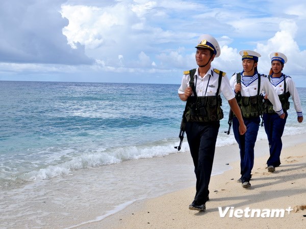 Chiến sĩ Hải quân Nhân dân Việt Nam vững vàng nơi đầu sóng. (Ảnh: Việt Đức/Vietnam+)