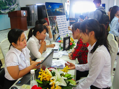 Hơn 330 sinh viên được tuyển dụng làm việc bán thời gian