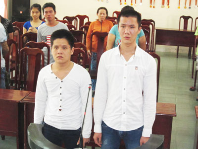  Bị cáo Phúc và Nhật trước vành móng ngựa.